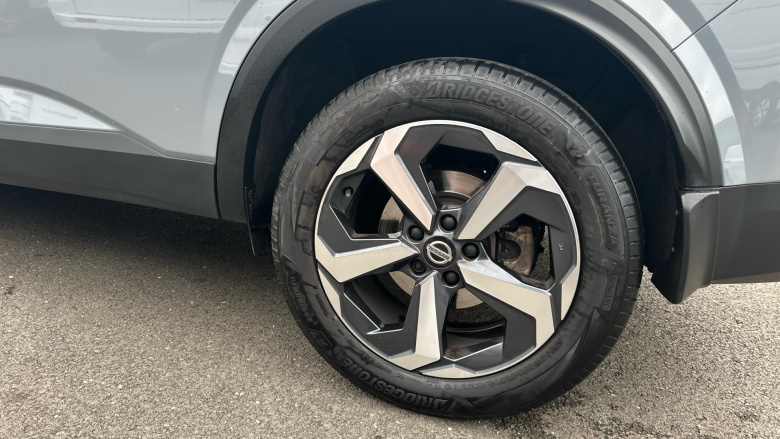 Nissan Qashqai 1.3 DiG-T MH N-Connecta 5dr Petrol Hatchback